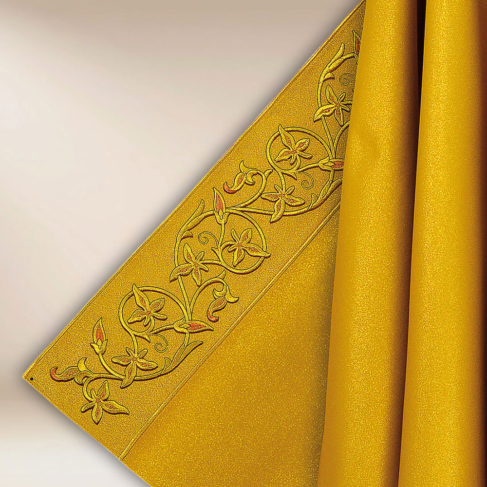 Piviale ricamato oro IHS