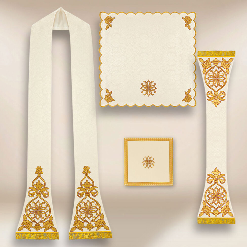 Casula ricamata romana con IHS e Rose