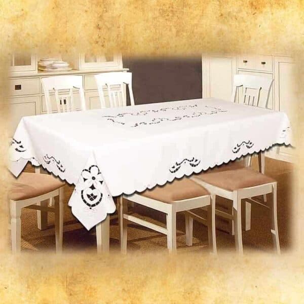 Embroidered tablecloth "Magnolia" Obrus haftowany "Magnolia"