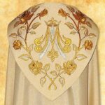 Kapa haftowana "Santuario"