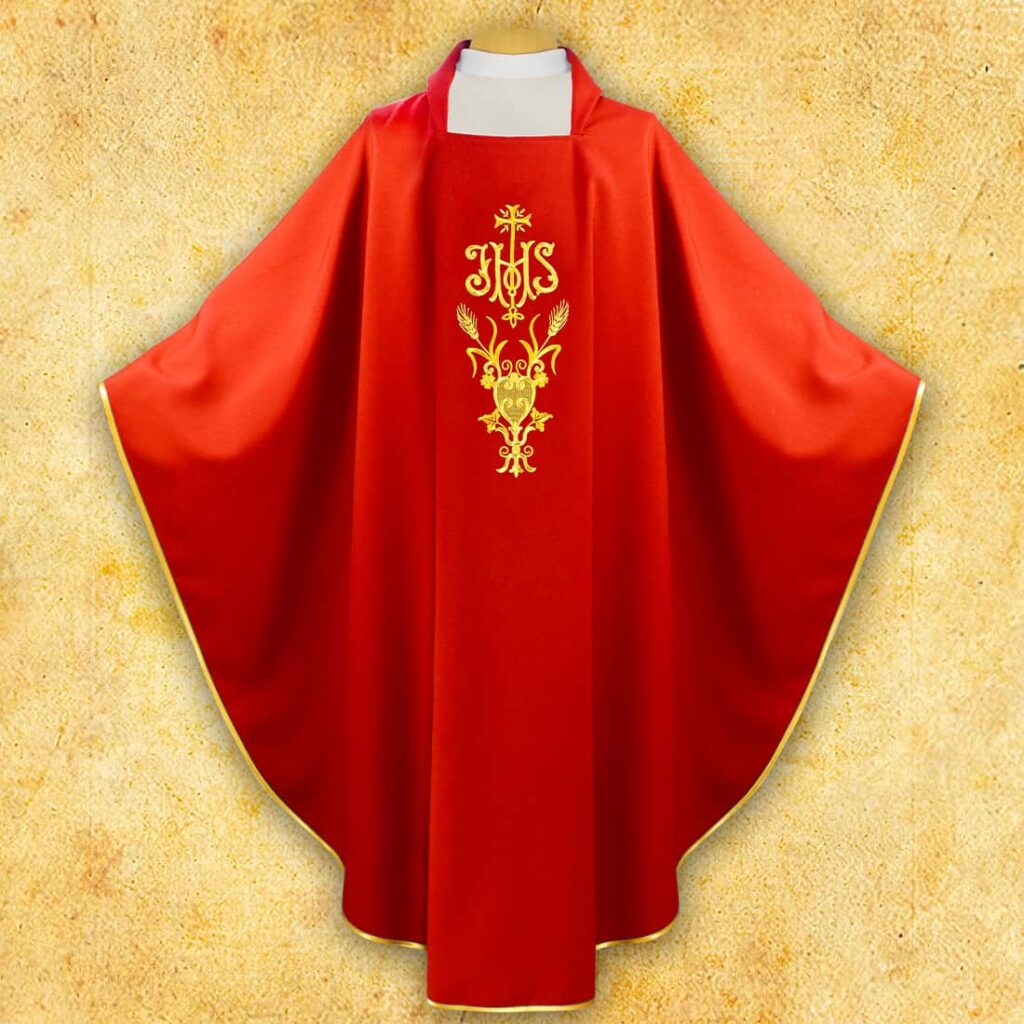 Casula ricamata con IHS rossa