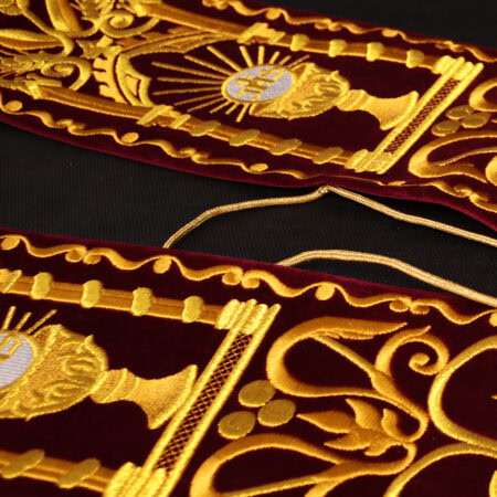 Stola ricamata romana Calice bordò