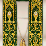 Stola ricamata romana Calice verde