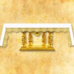 Tovaglia ricamata oro con IHS