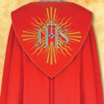 Piviale ricamato IHS rosso