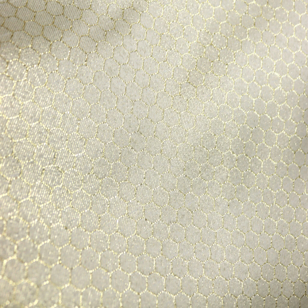 Casula ricamata ecru con simbolo IHS