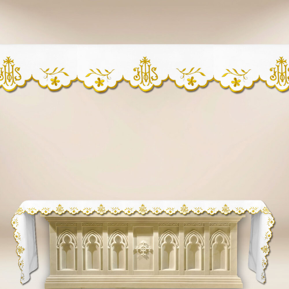 Tovaglia con delicata ricamo dorato