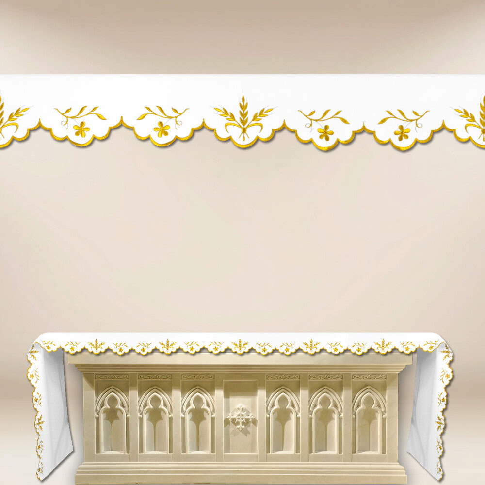 Tovaglia con delicata ricamo dorato