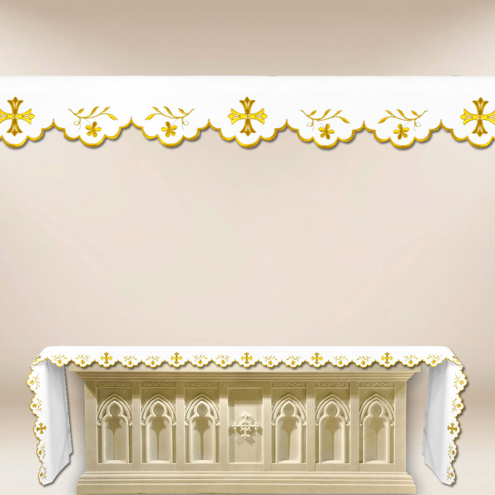 Tovaglia con delicata ricamo dorato