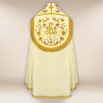 Piviale romano ricamato con IHS