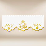 Pizzo ricamato con delicato ricamo dorato