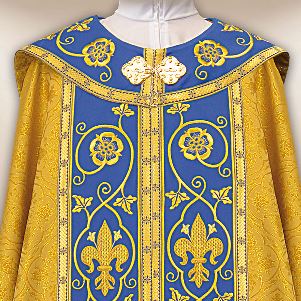 Piviale ricamato con le conchiglie di San Giacomo