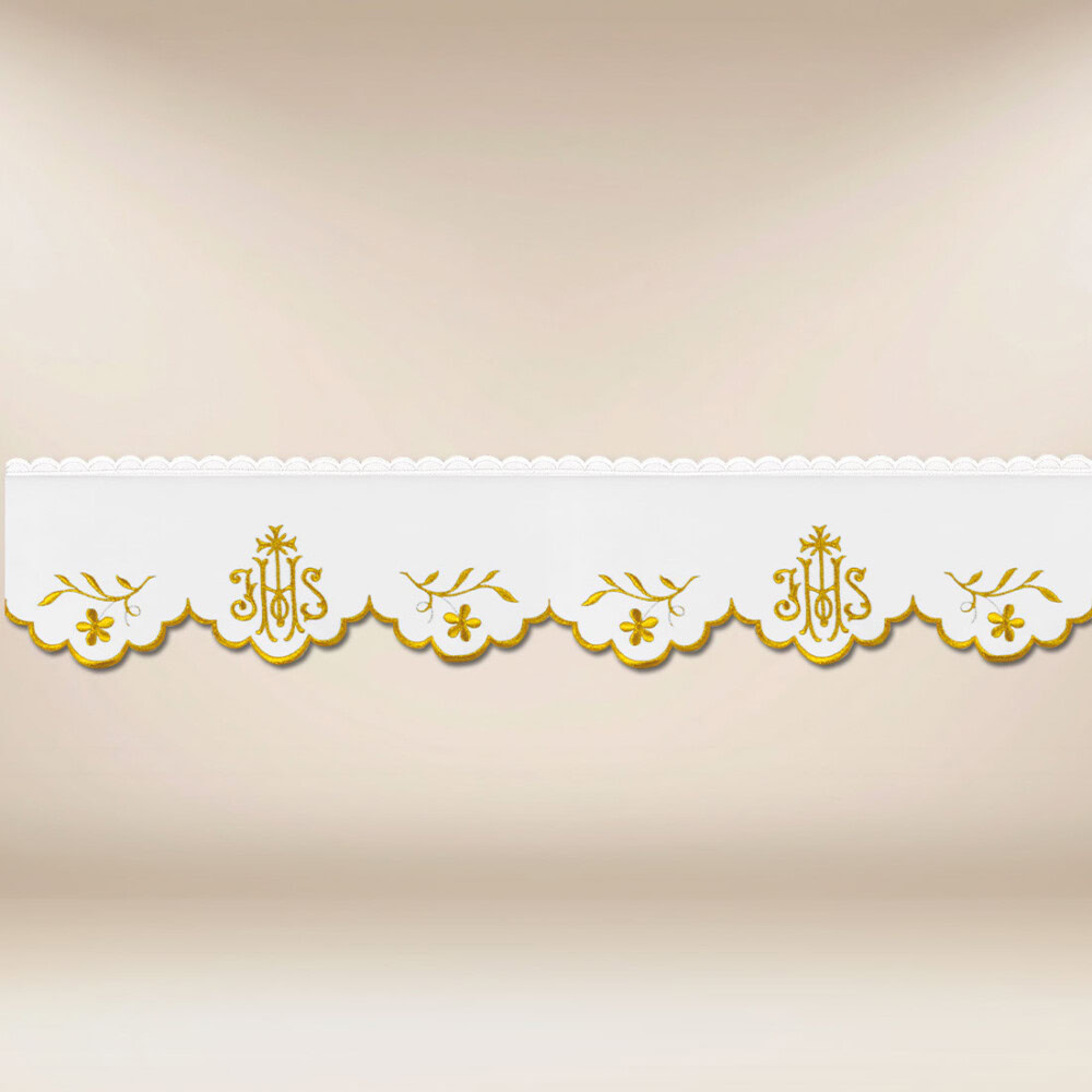 Pizzo ricamato con delicato ricamo dorato