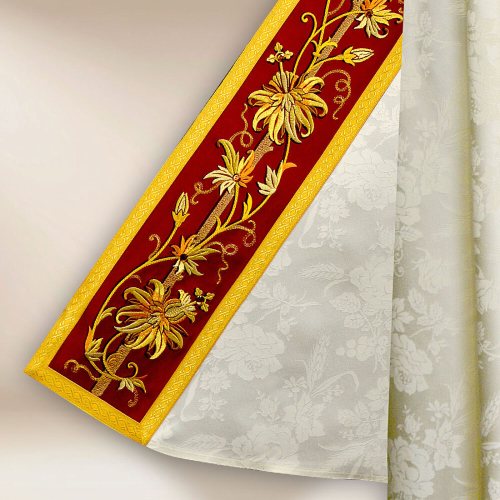 Piviale ricamato ecru bordo