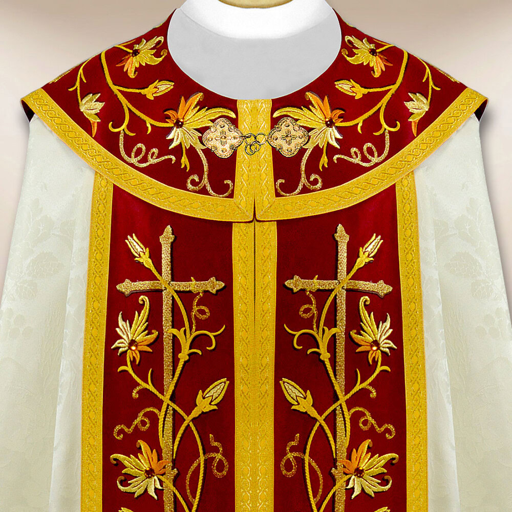 Piviale ricamato ecru bordo