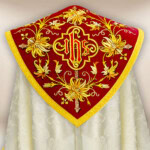 Piviale ricamato ecru bordo