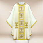 Casula ricamata ecru con croci
