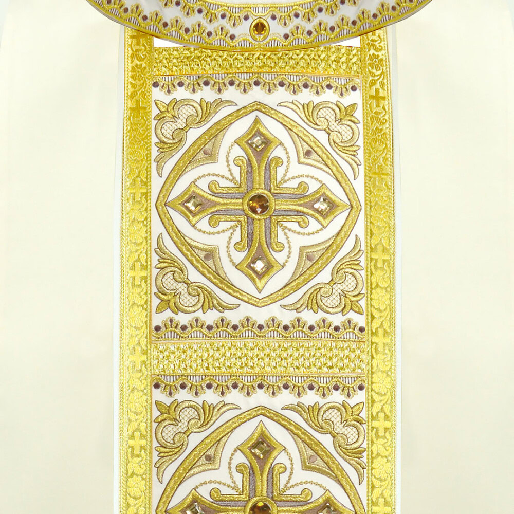 Casula ricamata ecru con croci