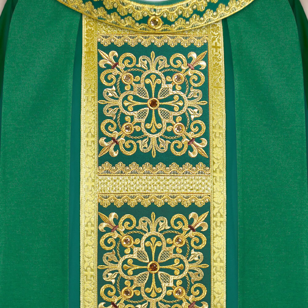 Casule liturgica ricamata di colore verde