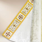 Piviale ricamato in colore ecru