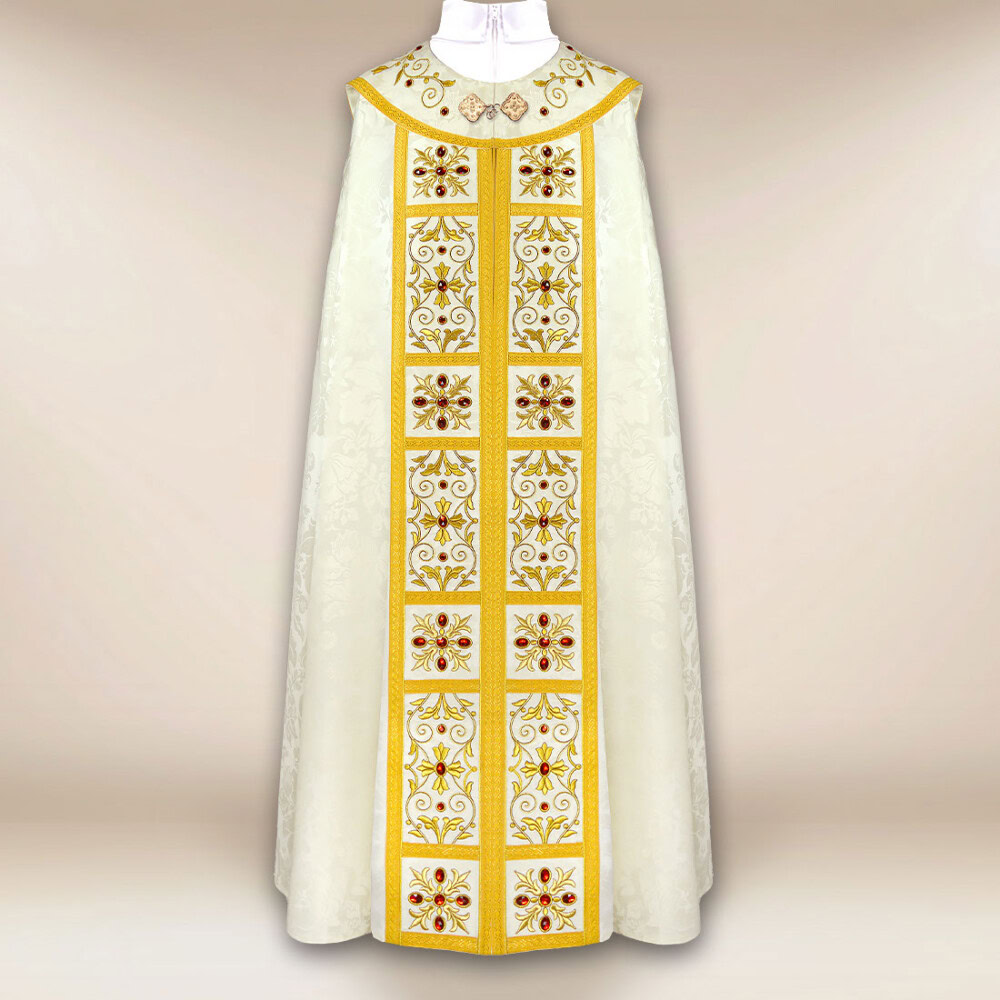 Piviale ricamato in colore ecru