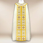 Piviale ricamato in colore ecru