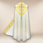 Piviale ricamato in colore ecru