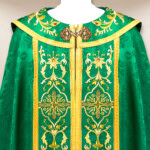 Piviale liturgico ricamato verde