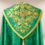 Piviale liturgico ricamato verde