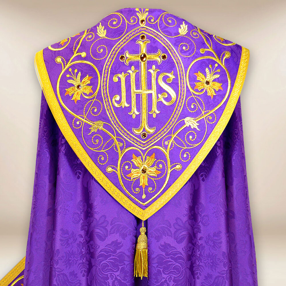 Piviale ricamato viola