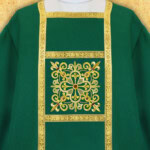 Dalmatica liturgica verde ricamata