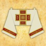 Velo Omerale color ecru con elementi bordeaux e ricami dorati