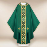 Casula verde ricamata