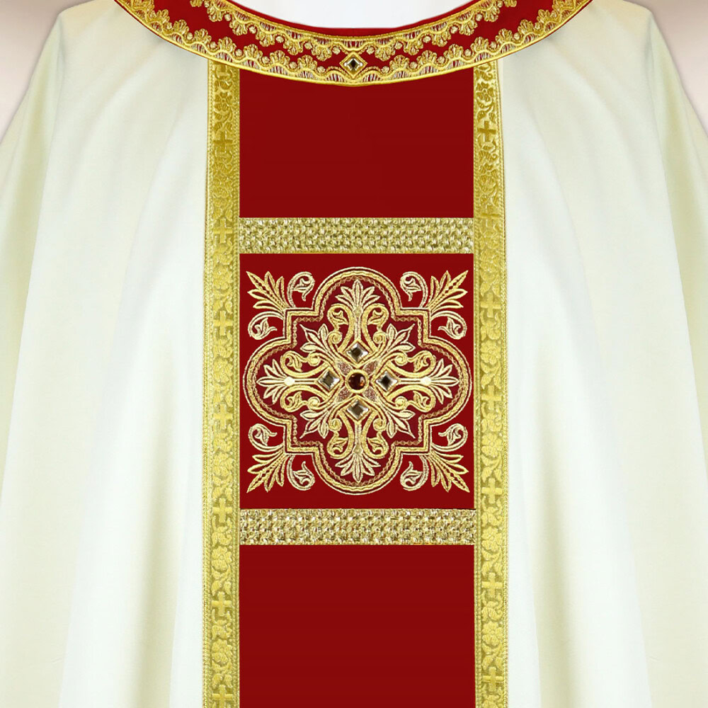 Casula ricamata ecru con fascia bordò