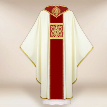 Casula ricamata ecru con fascia bordò
