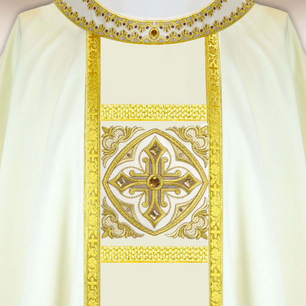 Casula ricamata ecru con croce