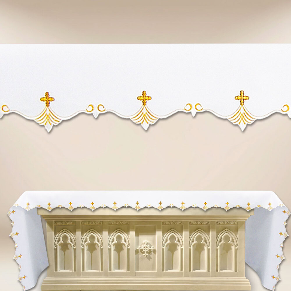 Tovaglia ricamata con un bellissimo ricamo dorato.