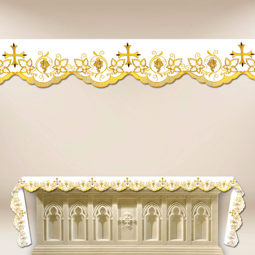 Tovaglia ricamata con un bellissimo ricamo dorato.