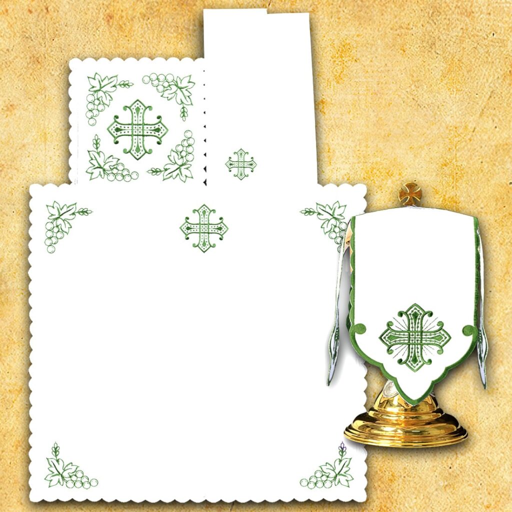 Servizio da messa ricamato verde