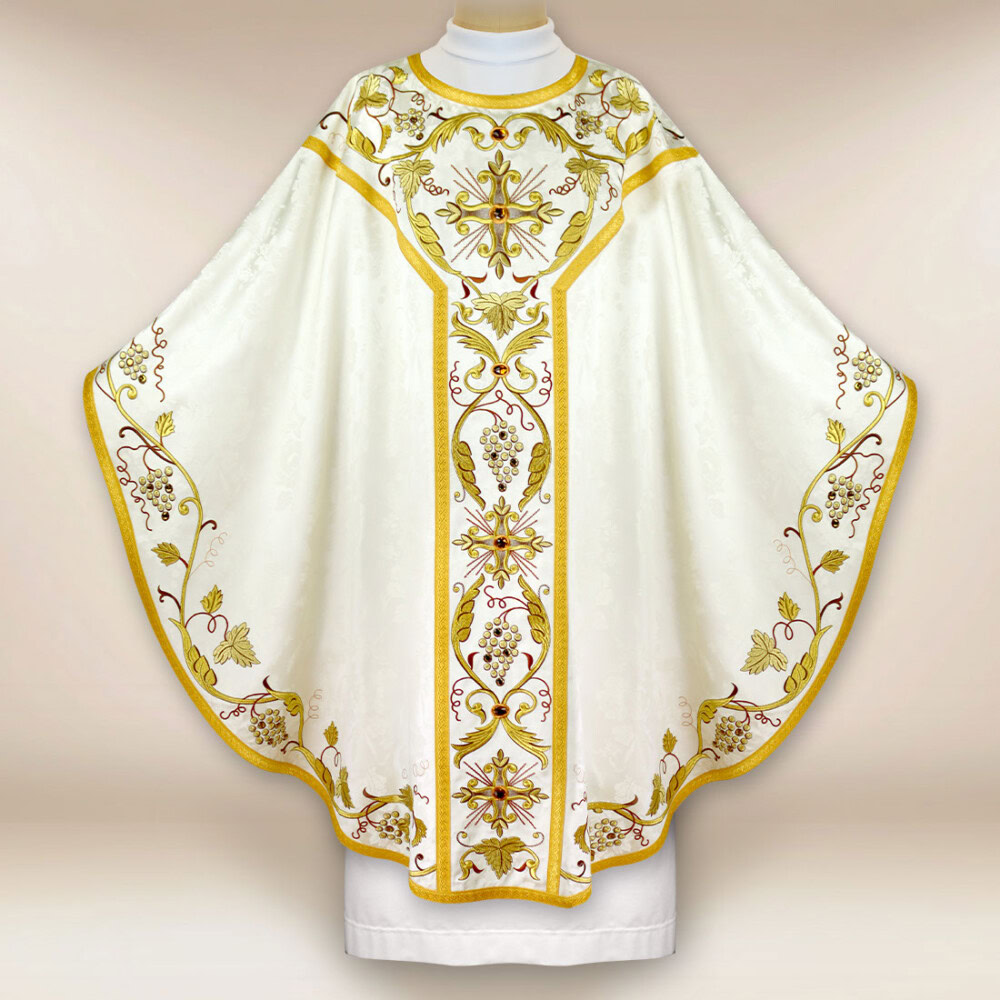 Casula ricamata ecru con croce