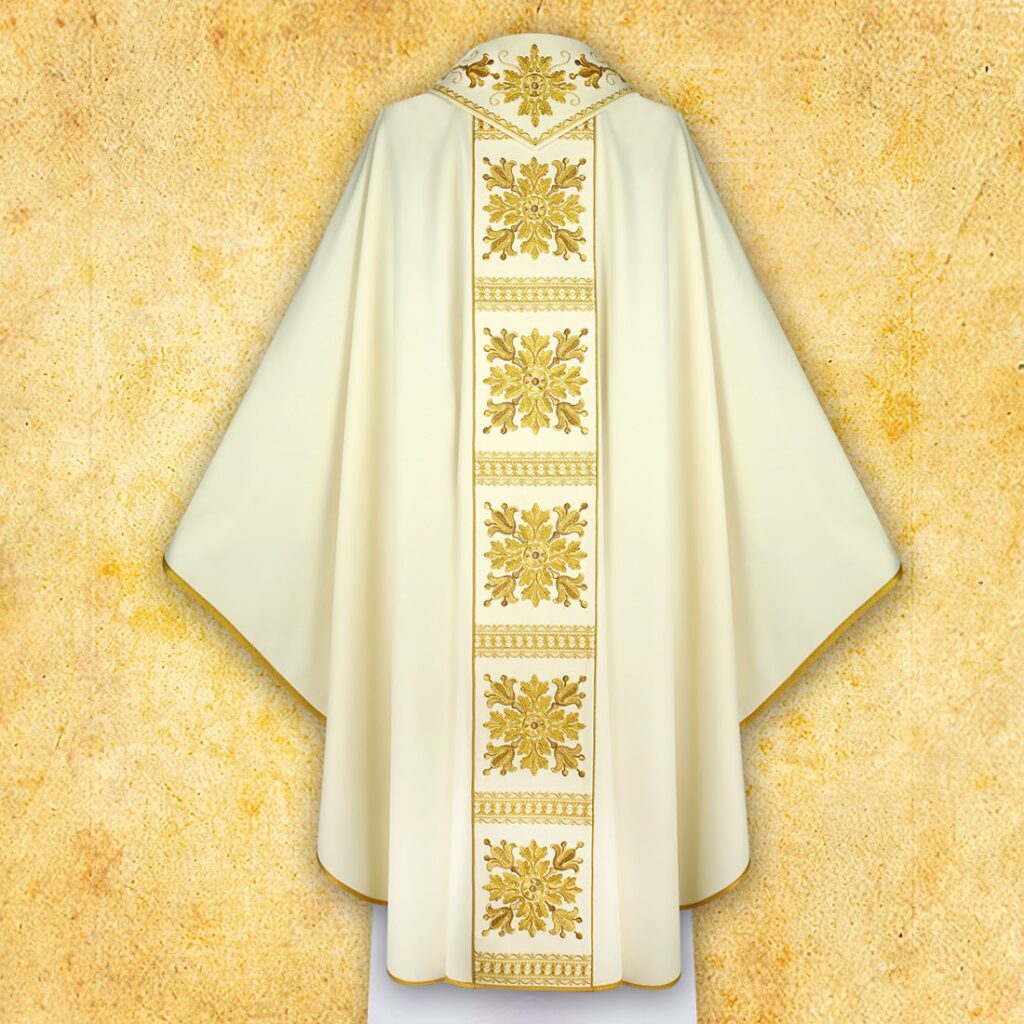 Casula liturgica ricamata ecru