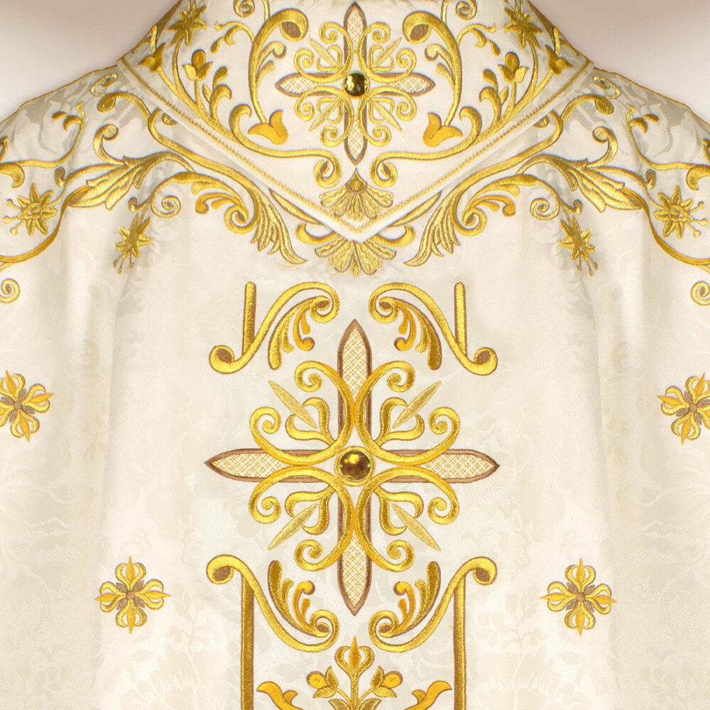 Casula ricamata con immagine di san Giuseppe