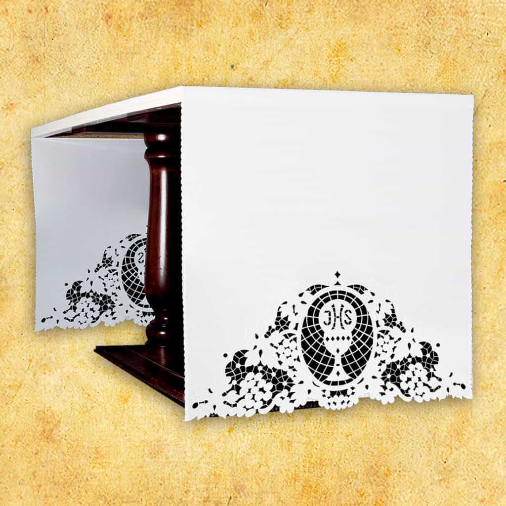 Tovaglia ricamata ai lati