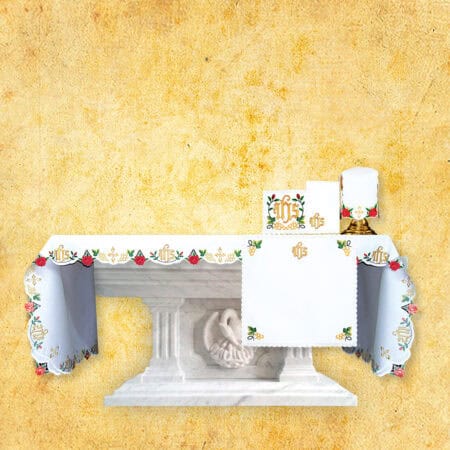 Obrus haftowany "Róże" haftowany z trzech stron