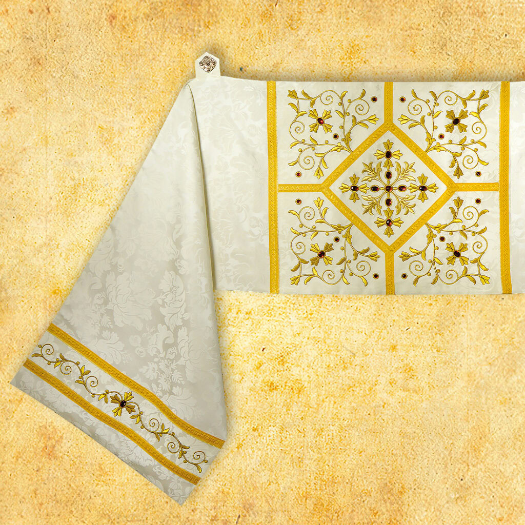 Velo omerale ricamato ecru