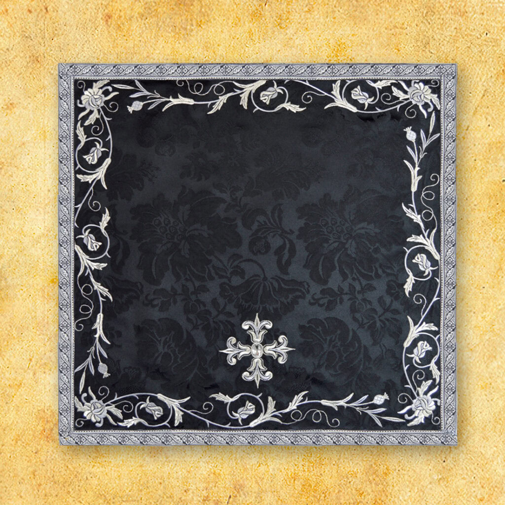 Velo ricamato nero per il calice