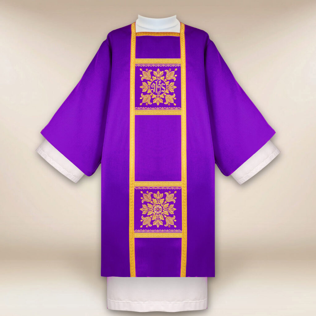 Dalmatica liturgica viola ricamata