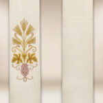 Stola ricamata ecru con IHS