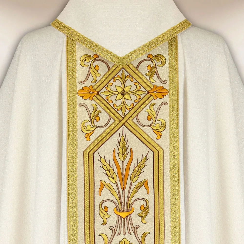 Casula ecru ricamata con pasem