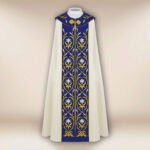 Piviale ricamato con motivo mariano